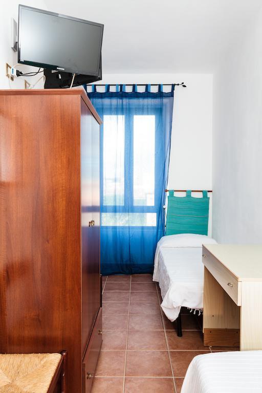 La Mezzanella Guesthouse Porto Torres Habitación foto