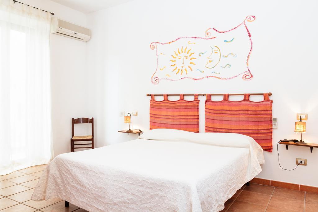 La Mezzanella Guesthouse Porto Torres Habitación foto