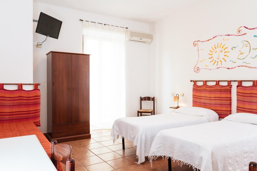 La Mezzanella Guesthouse Porto Torres Habitación foto