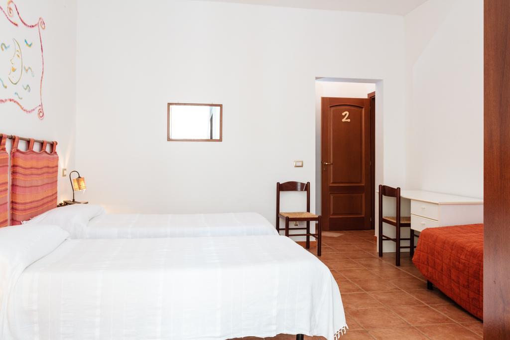 La Mezzanella Guesthouse Porto Torres Habitación foto